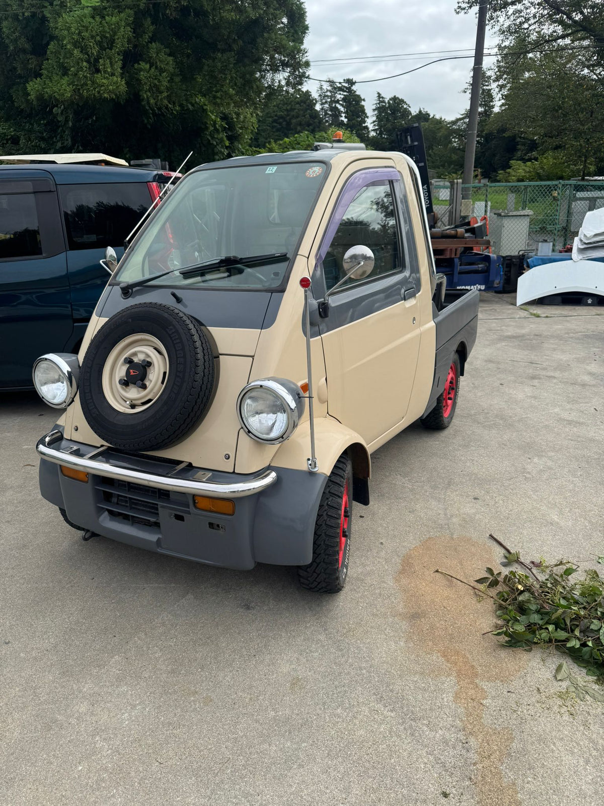 Beige 1996 Daihatsu Midget II kei truck, photo 3 of 8