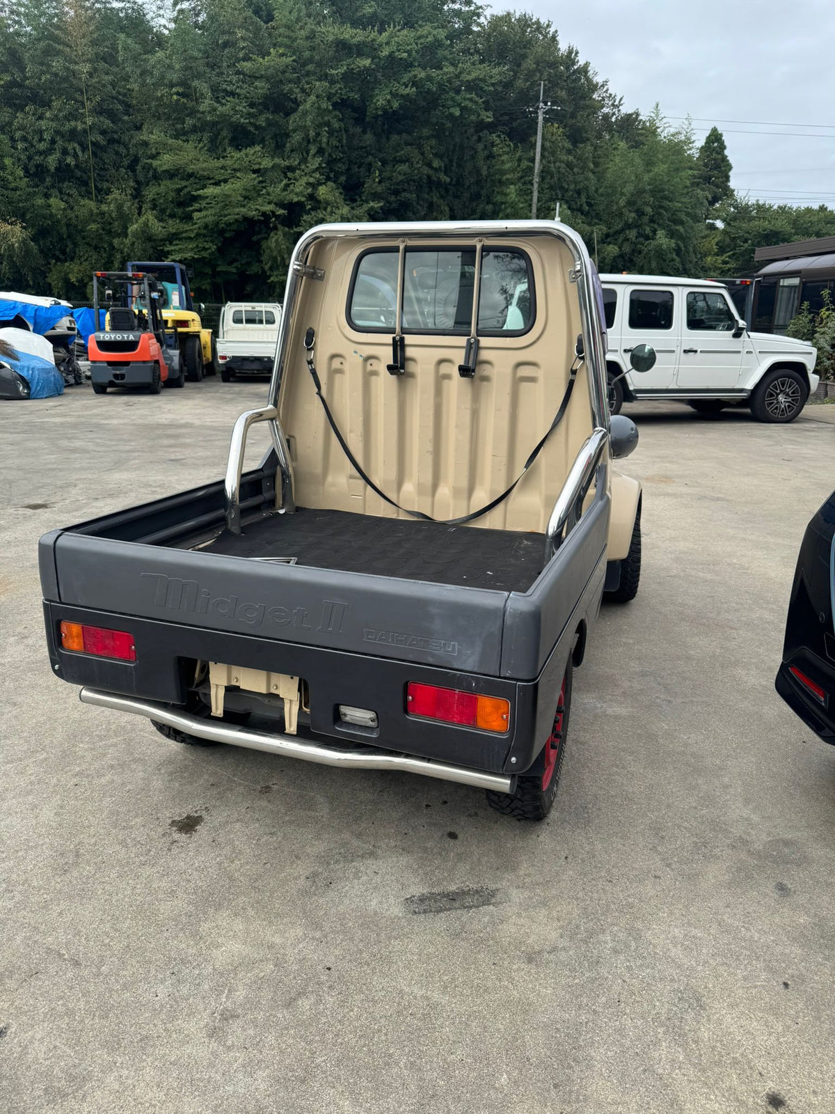 Beige 1996 Daihatsu Midget II kei truck, photo 4 of 8