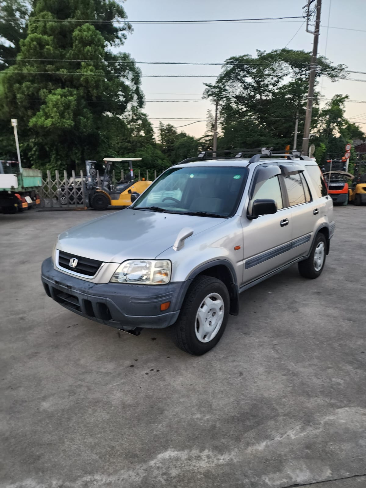 Silver 1997 Honda CR-V 4WD SUV, photo 2 of 19