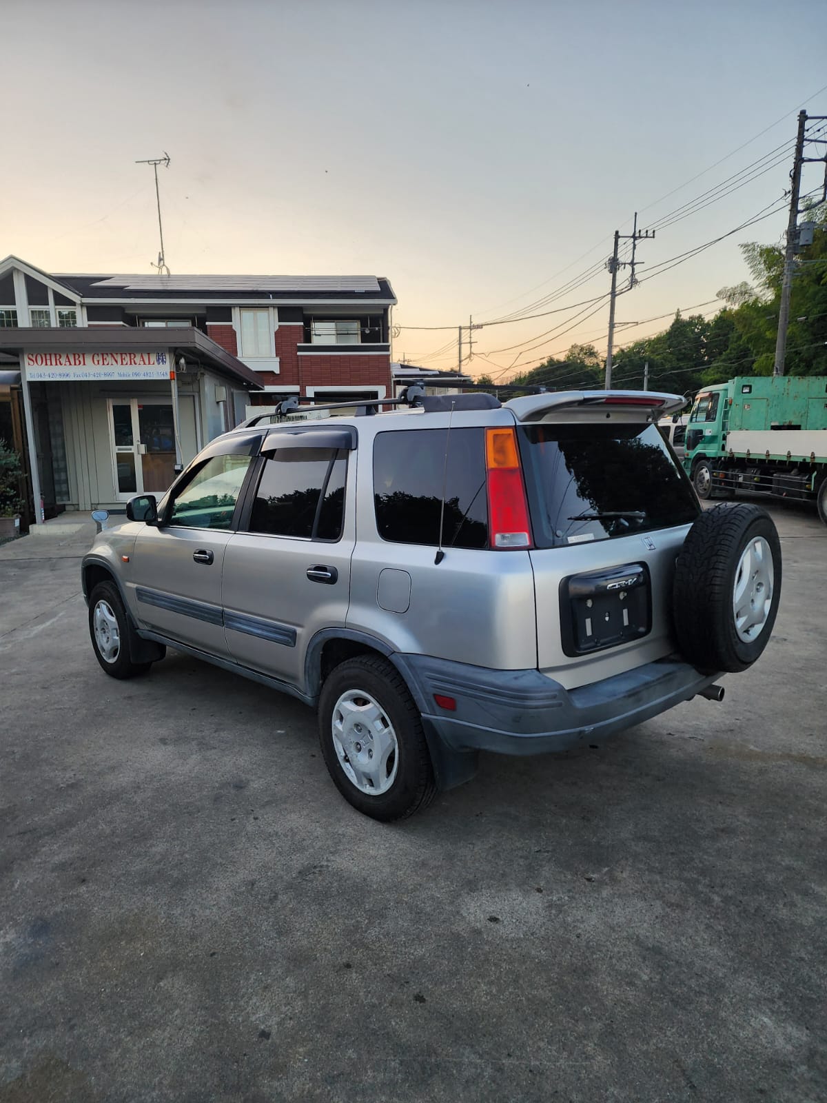 Silver 1997 Honda CR-V 4WD SUV, photo 3 of 19