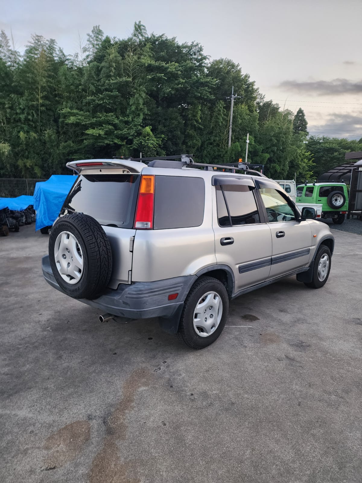 Silver 1997 Honda CR-V 4WD SUV, photo 4 of 19