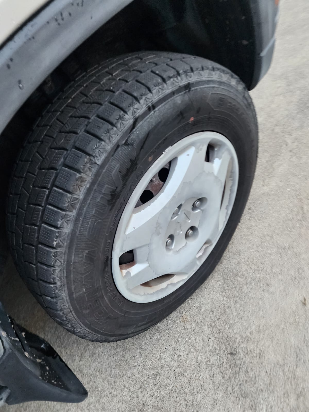 Silver 1997 Honda CR-V 4WD SUV, photo 6 of 19