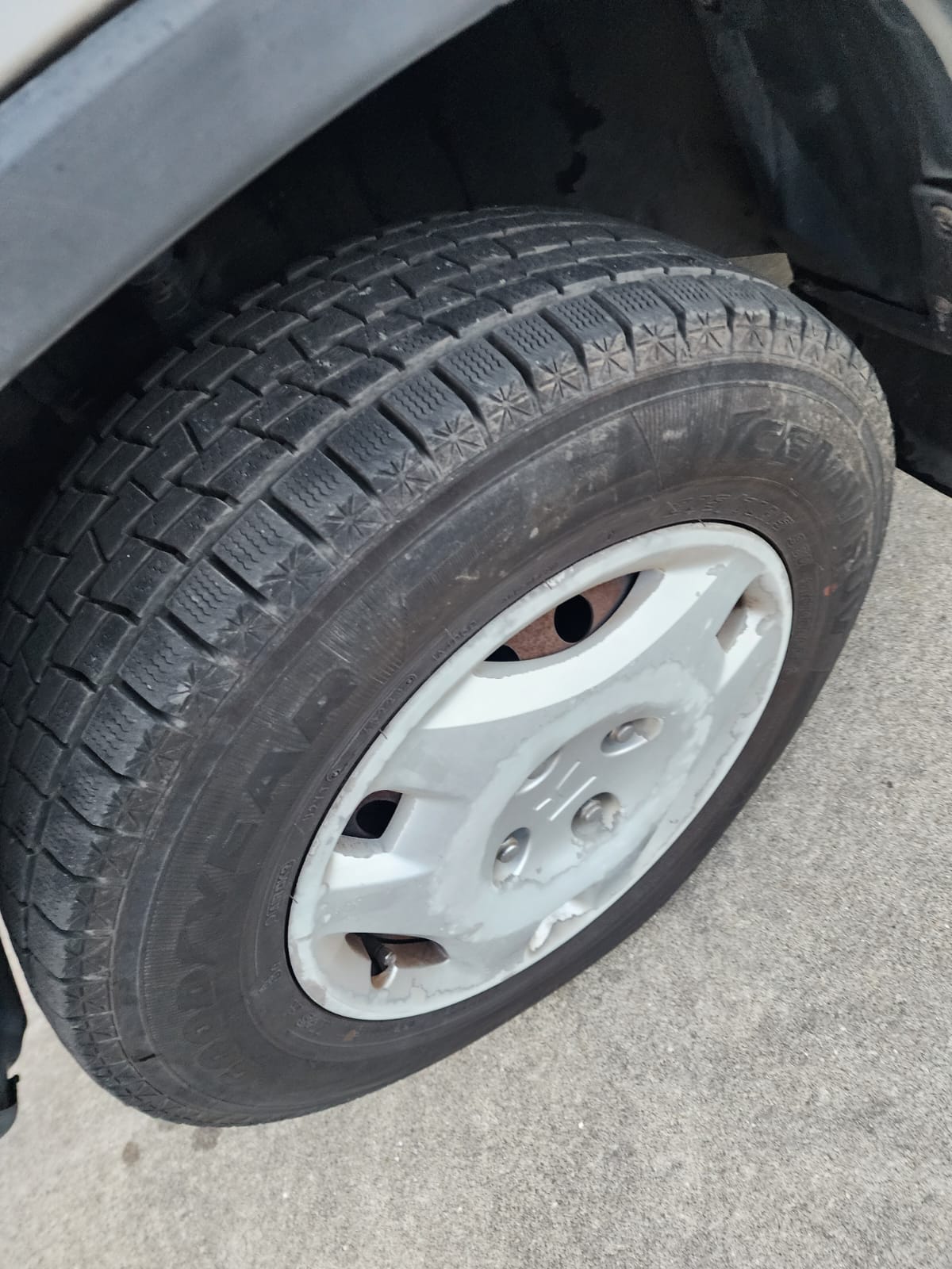 Silver 1997 Honda CR-V 4WD SUV, photo 7 of 19
