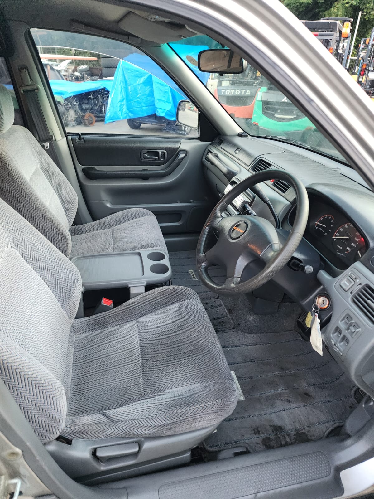 Silver 1997 Honda CR-V 4WD SUV, photo 11 of 19