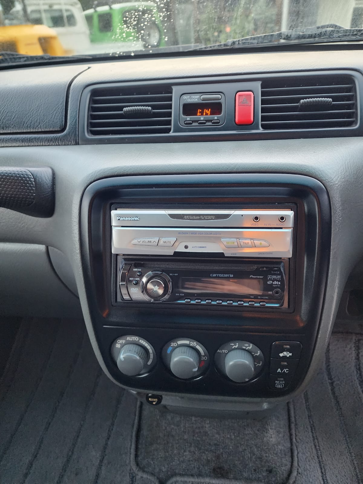 Silver 1997 Honda CR-V 4WD SUV, photo 14 of 19