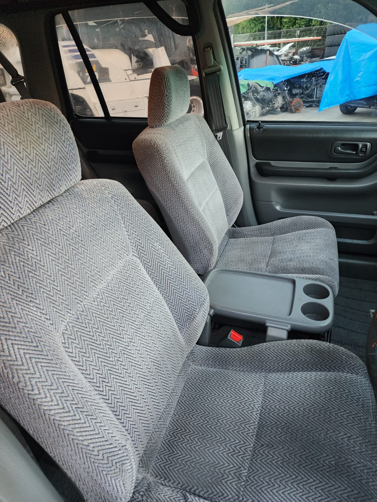 Silver 1997 Honda CR-V 4WD SUV, photo 15 of 19