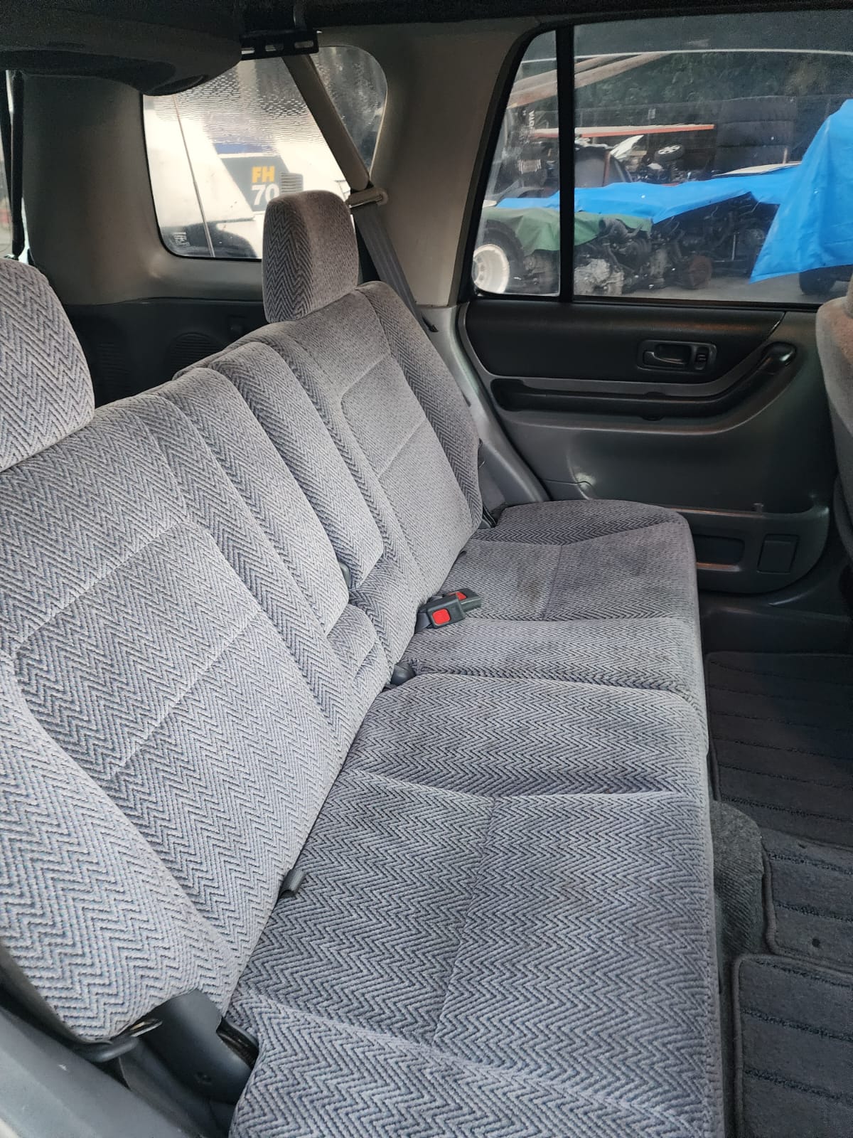 Silver 1997 Honda CR-V 4WD SUV, photo 16 of 19