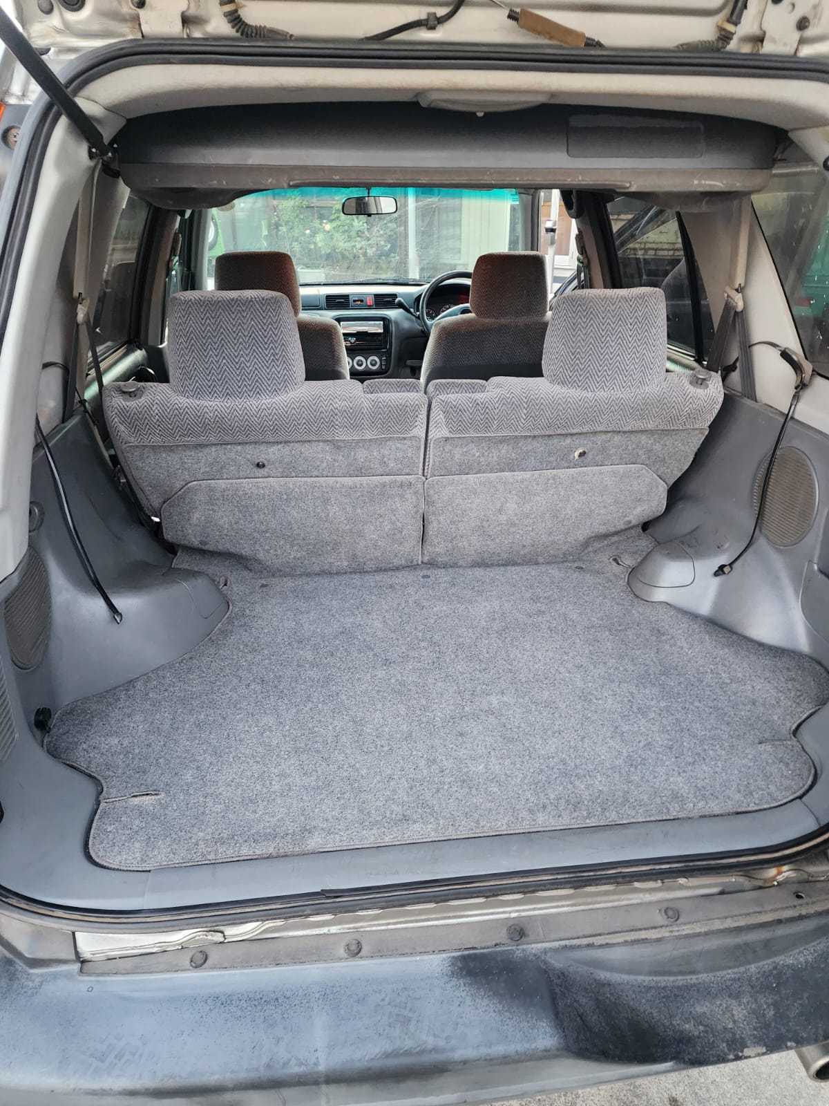 Silver 1997 Honda CR-V 4WD SUV, photo 17 of 19