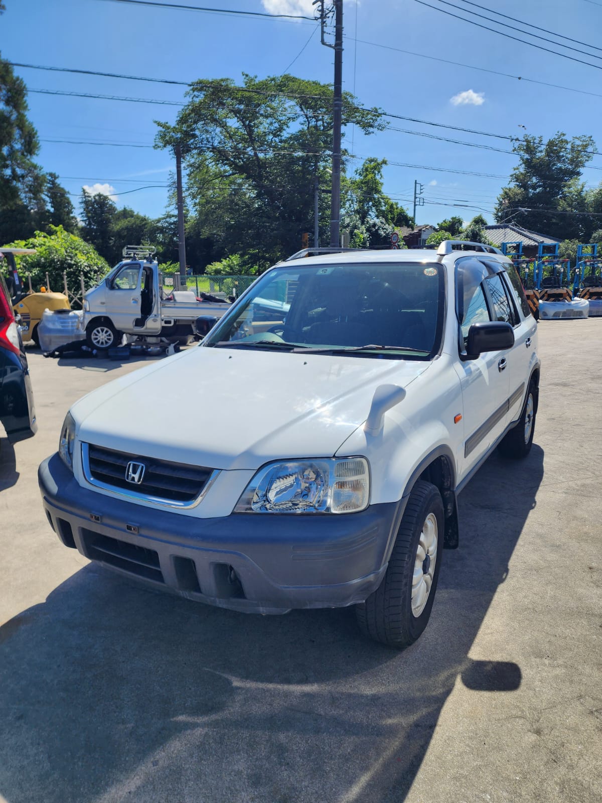 White 1996 Honda CR-V 4WD SUV, photo 2 of 18