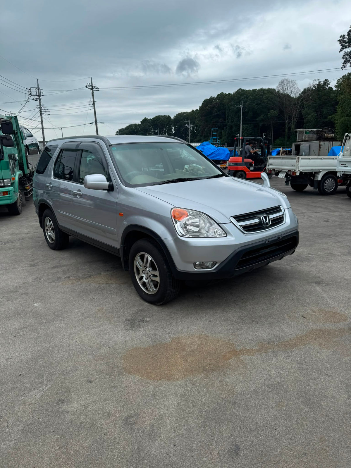 Silver 2001 Honda CR-V 2WD SUV, photo 1 of 17