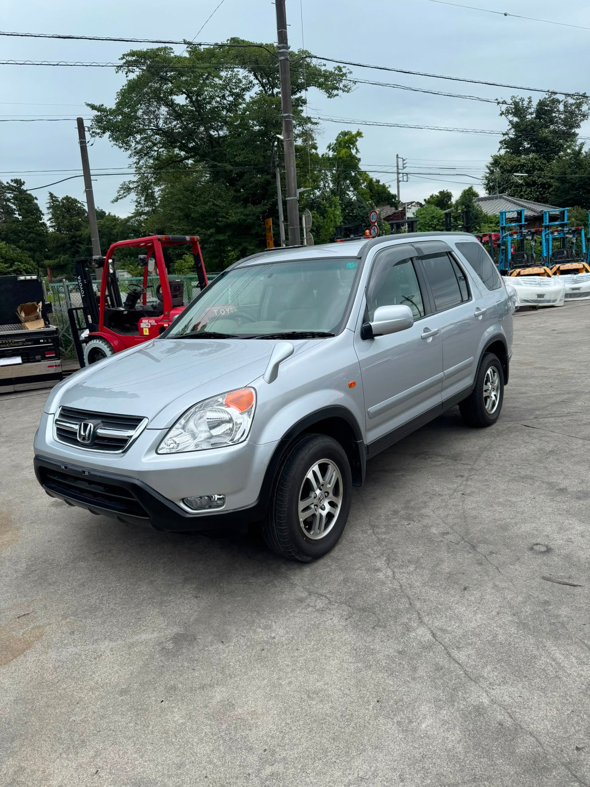 Silver 2001 Honda CR-V 2WD SUV, photo 3 of 17