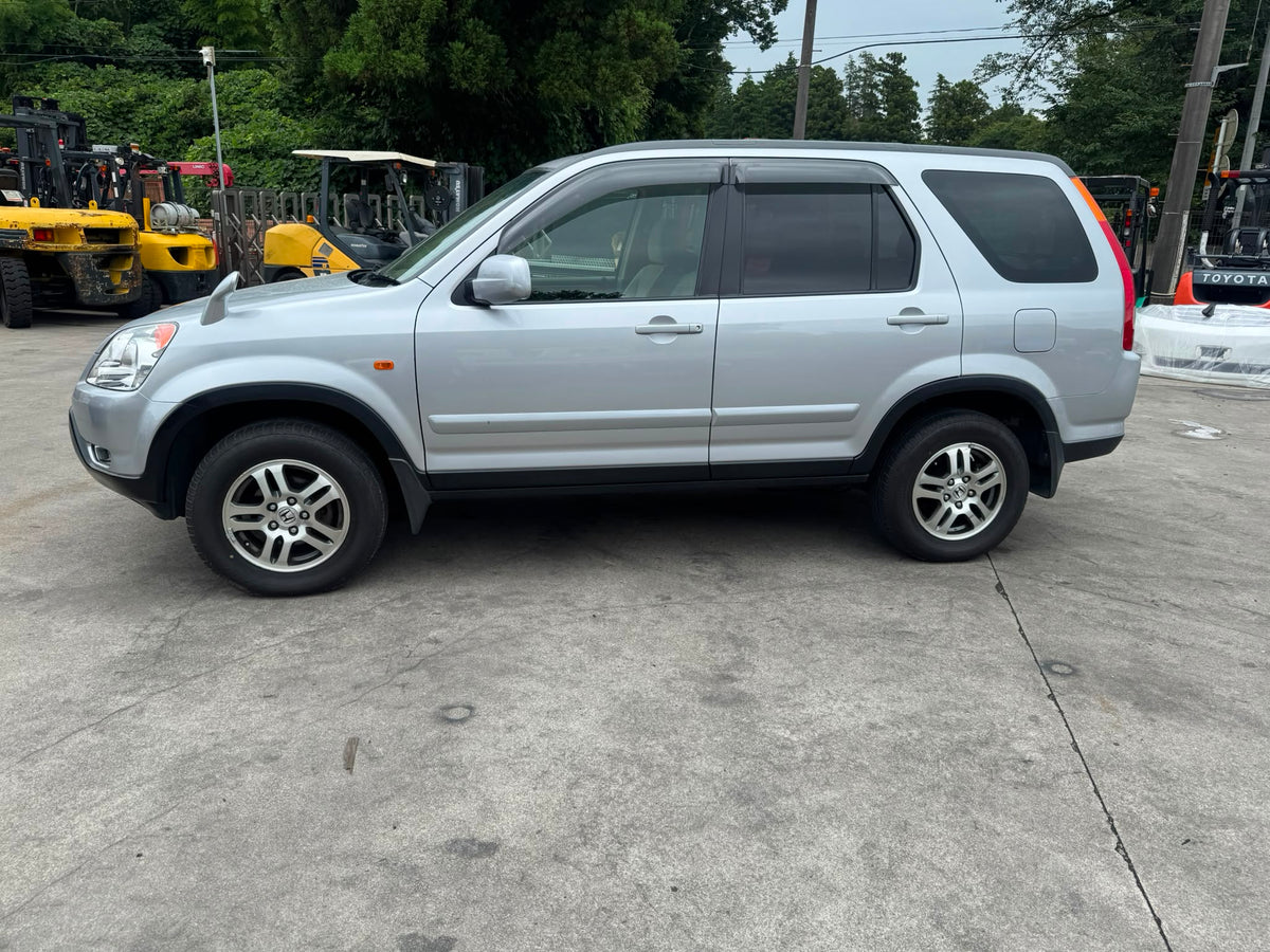 Silver 2001 Honda CR-V 2WD SUV, photo 4 of 17