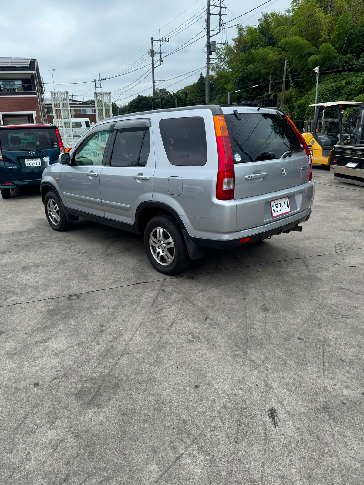 Silver 2001 Honda CR-V 2WD SUV, photo 5 of 17