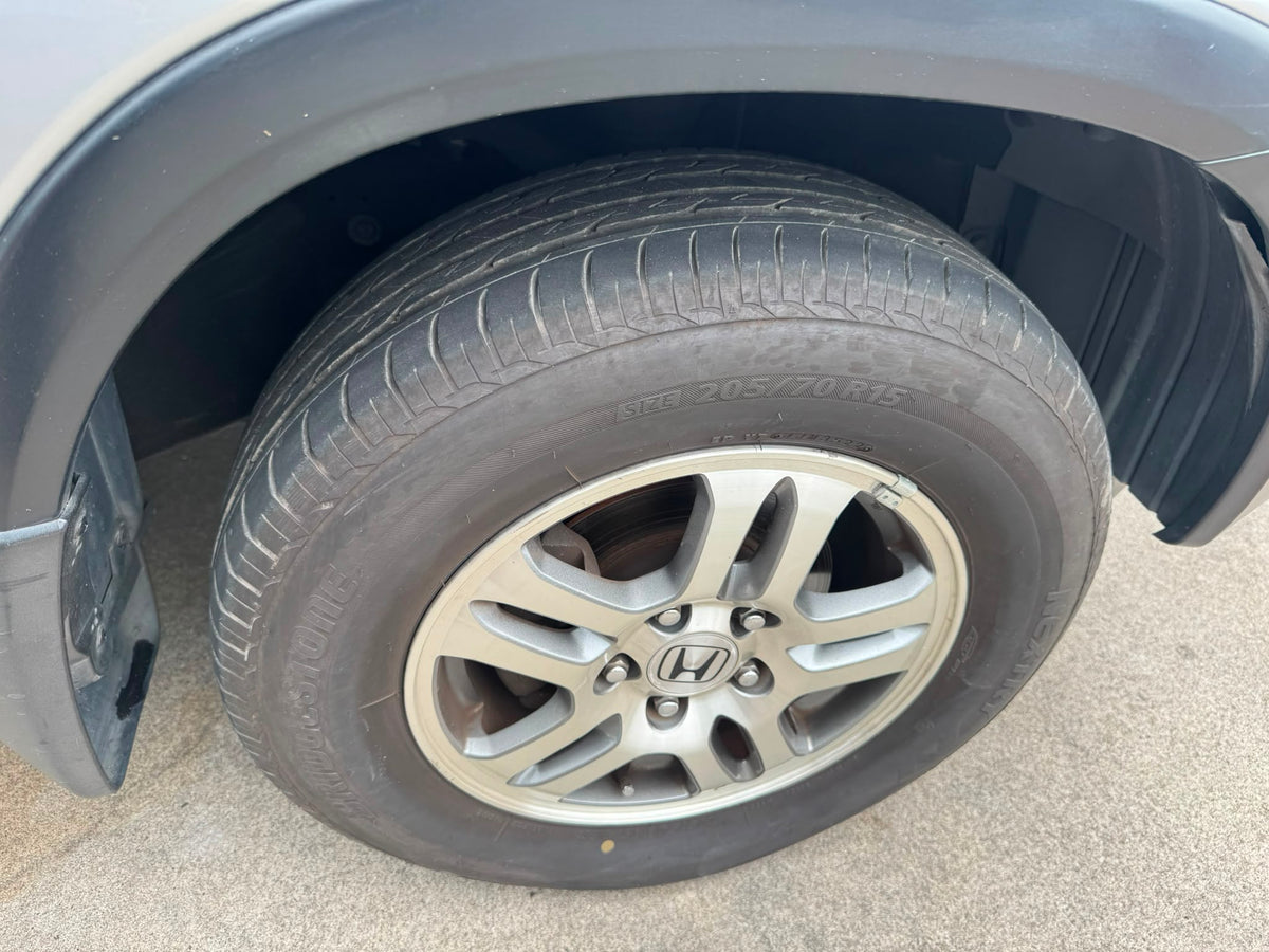 Silver 2001 Honda CR-V 2WD SUV, photo 8 of 17