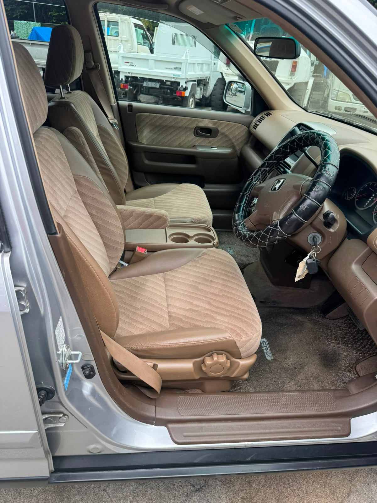 Silver 2001 Honda CR-V 2WD SUV, photo 9 of 17