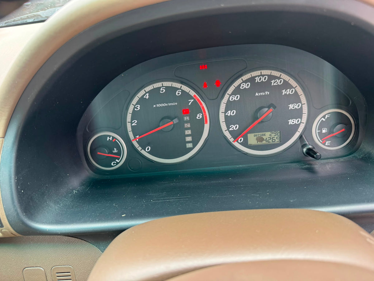 Silver 2001 Honda CR-V 2WD SUV, photo 10 of 17