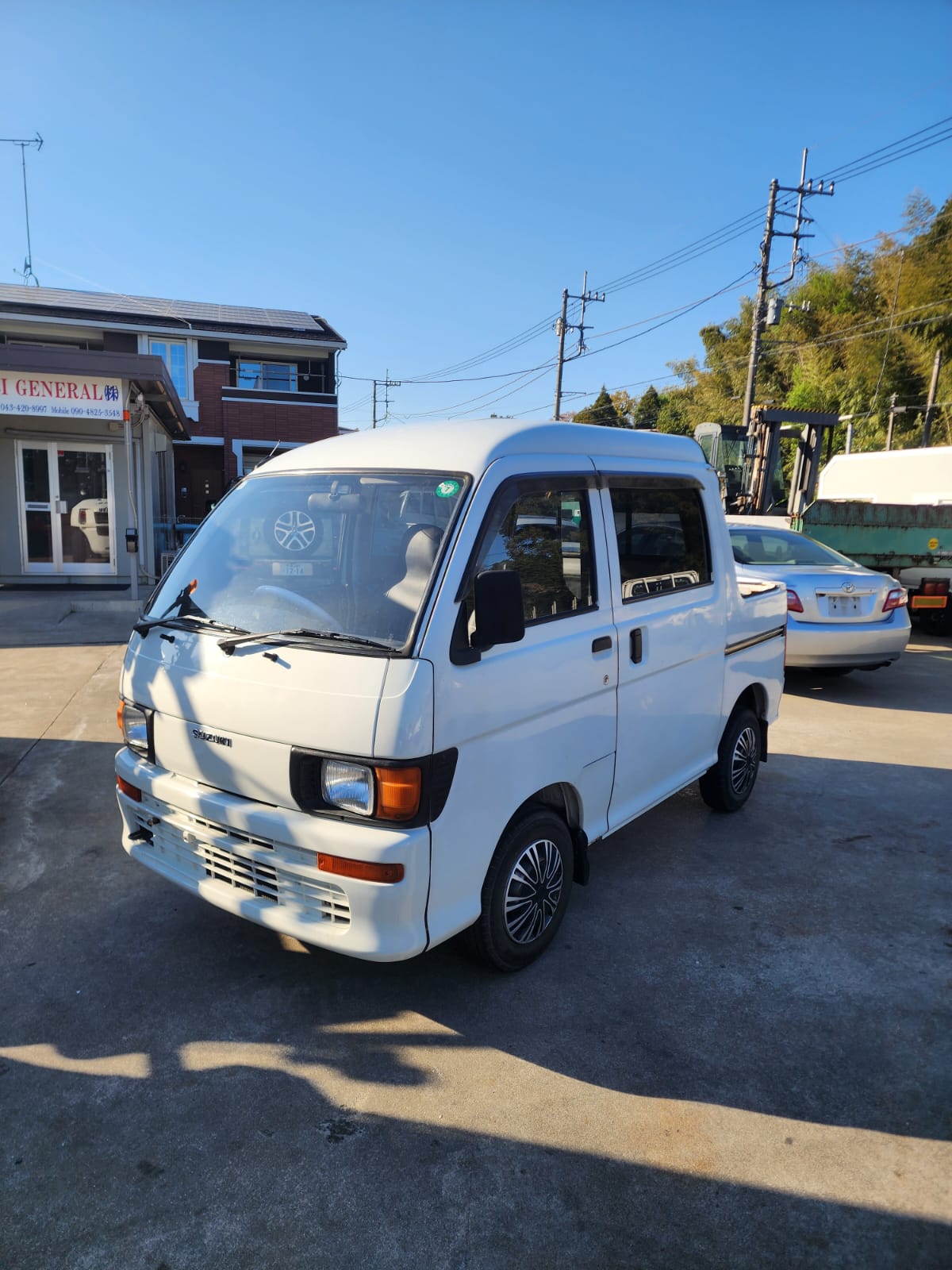White 1994 Daihatsu Hijet Deck Van 4x2, photo 1 of 19