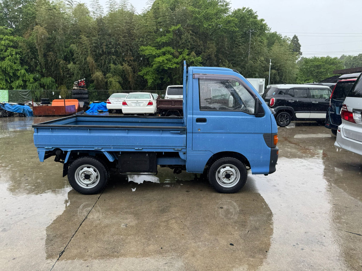 Blue 1994 Daihatsu Hijet 4x4 kei truck, photo 3 of 13