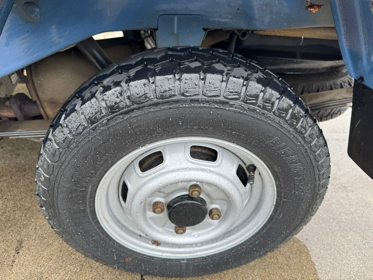 Blue 1994 Daihatsu Hijet 4x4 kei truck, photo 7 of 13