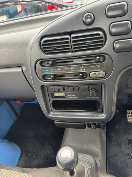 Blue 1994 Daihatsu Hijet 4x4 kei truck, photo 11 of 13
