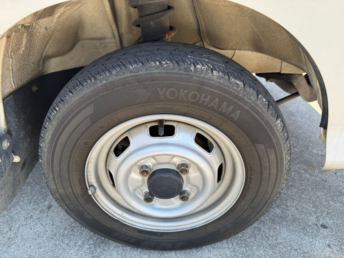 White 1995 Daihatsu Hijet 4x4 kei truck, photo 6 of 12