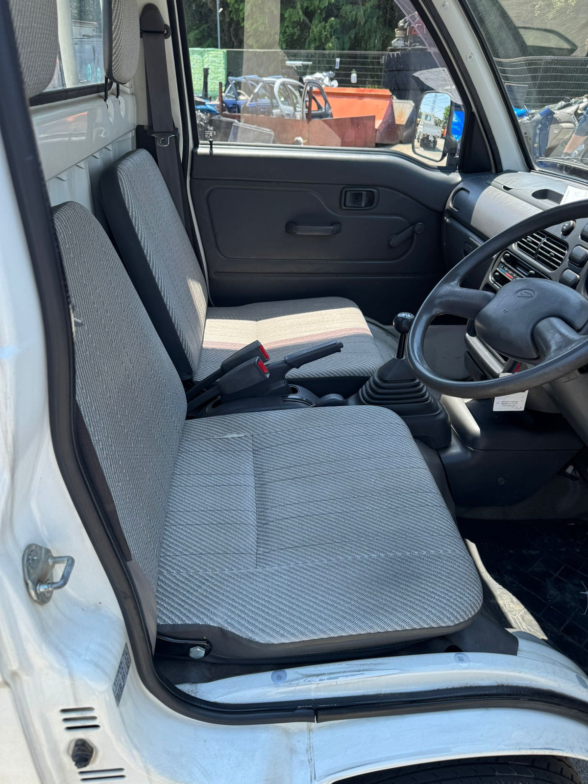 White 1995 Daihatsu Hijet 4x4 kei truck, photo 9 of 12