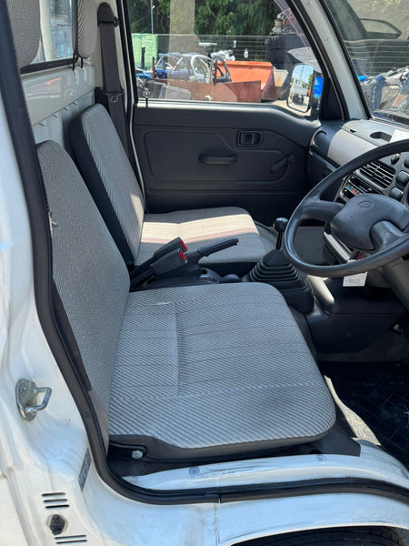 White 1995 Daihatsu Hijet 4x4 kei truck, photo 9 of 12