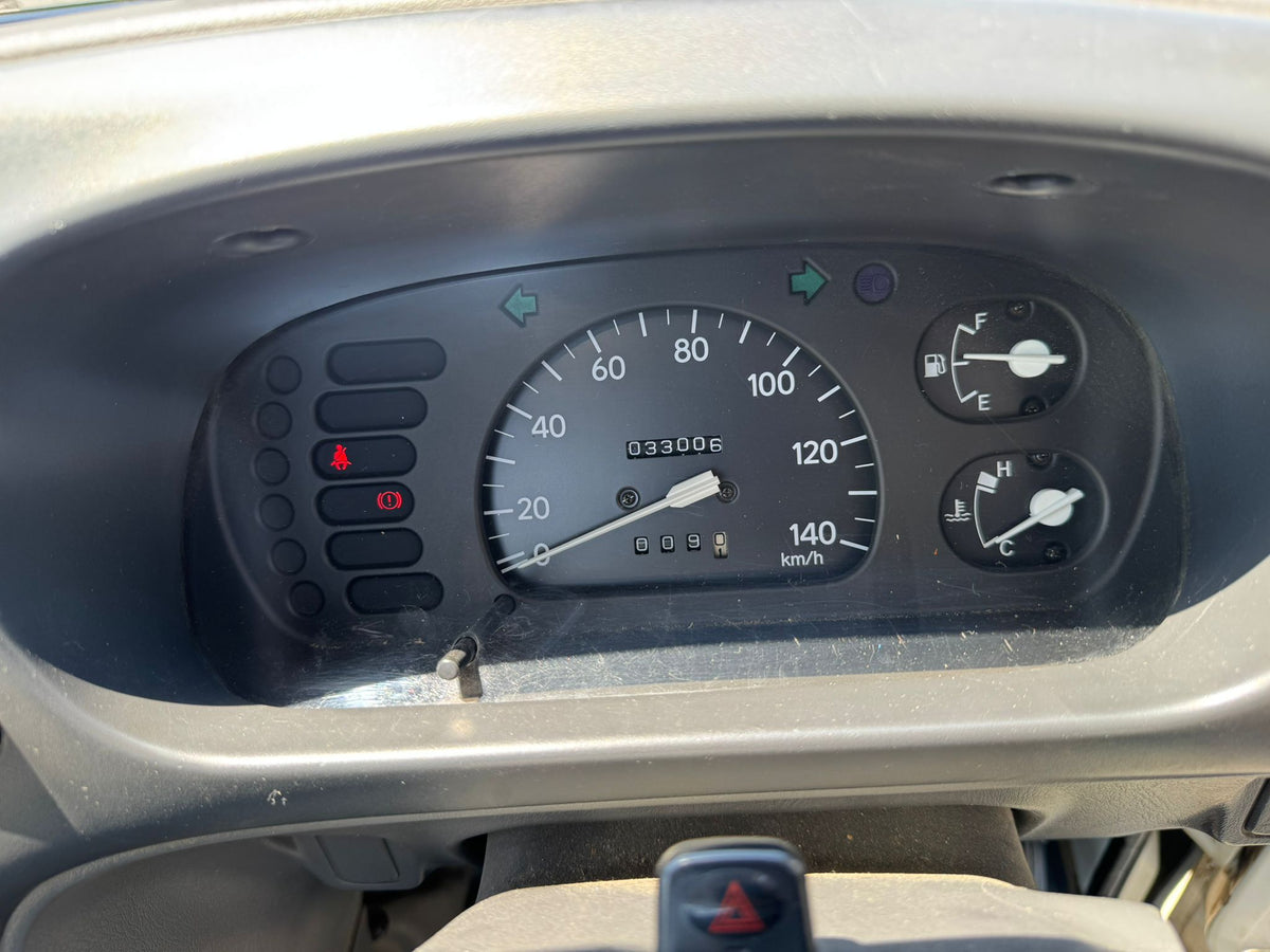 White 1995 Daihatsu Hijet 4x4 kei truck, photo 11 of 12