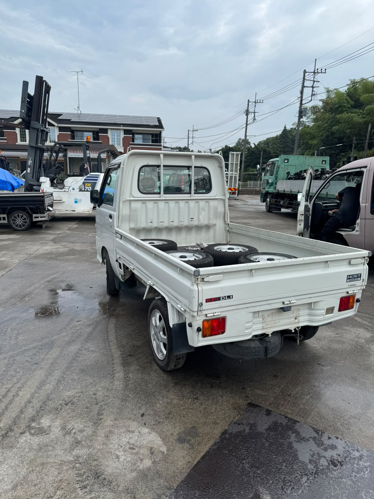 White 2000 Daihatsu Hijet 4x2 M/T kei truck, photo 5 of 12