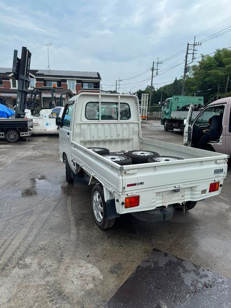 White 2000 Daihatsu Hijet 4x2 M/T kei truck, photo 5 of 12