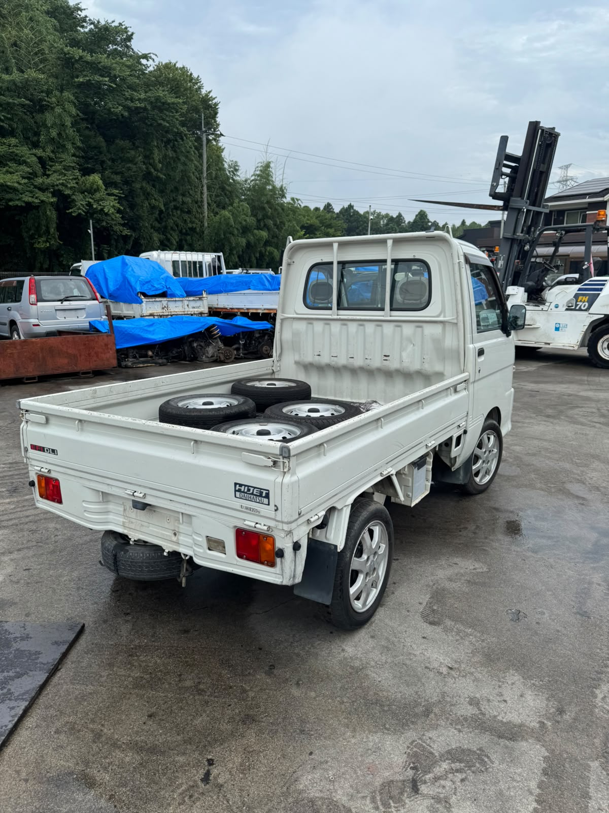 White 2000 Daihatsu Hijet 4x2 M/T kei truck, photo 6 of 12