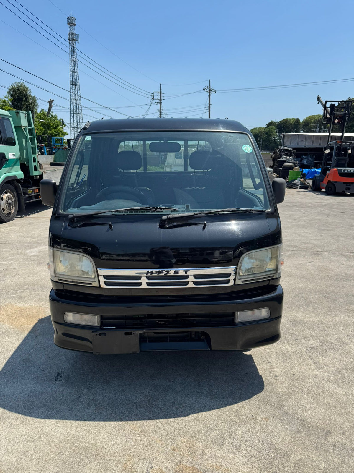 Black 2001 Daihatsu Hijet 4x2 kei truck, photo 2 of 15