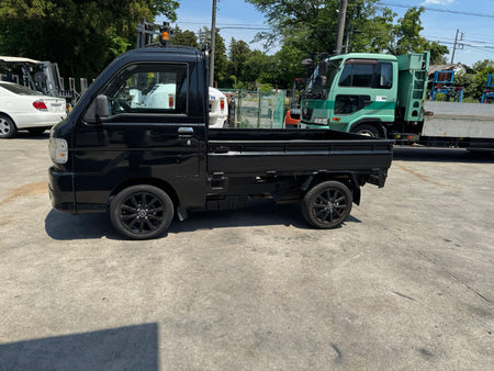 Black 2001 Daihatsu Hijet 4x2 kei truck, photo 4 of 15