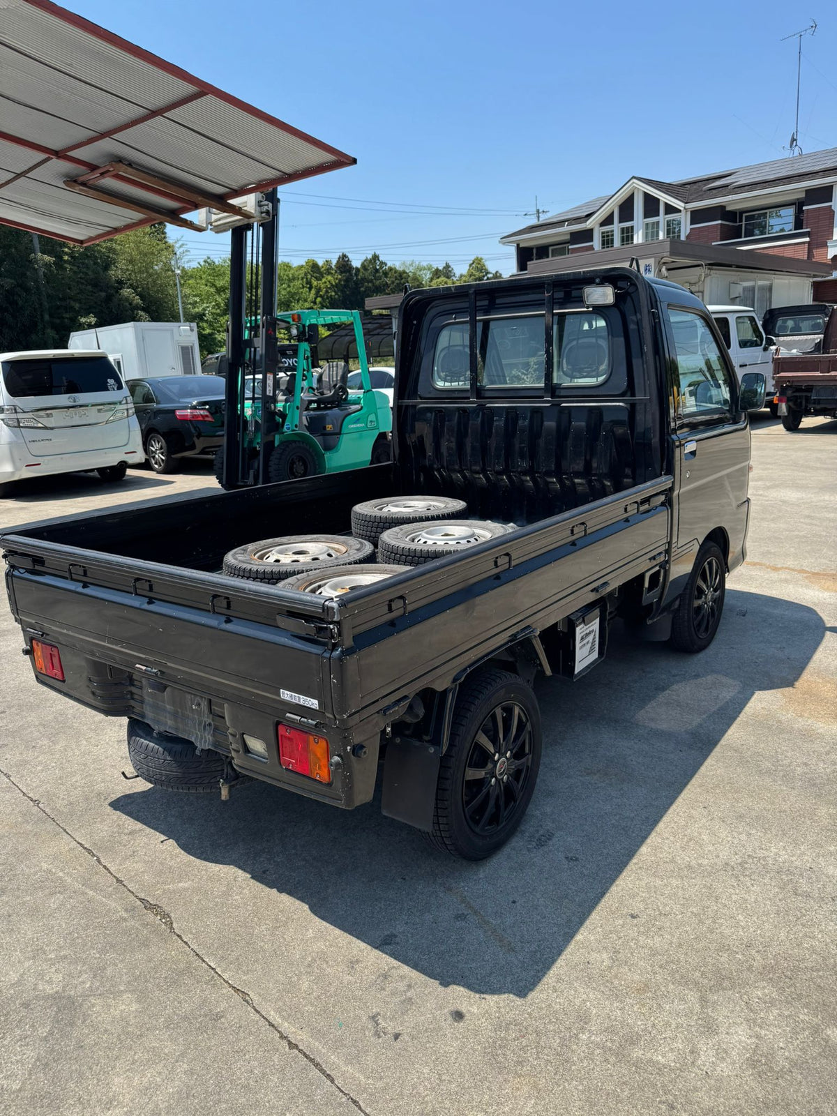 Black 2001 Daihatsu Hijet 4x2 kei truck, photo 8 of 15