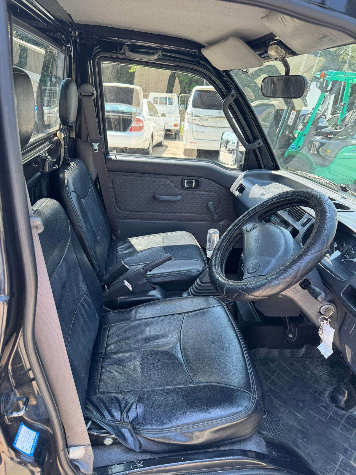 Black 2001 Daihatsu Hijet 4x2 kei truck, photo 11 of 15
