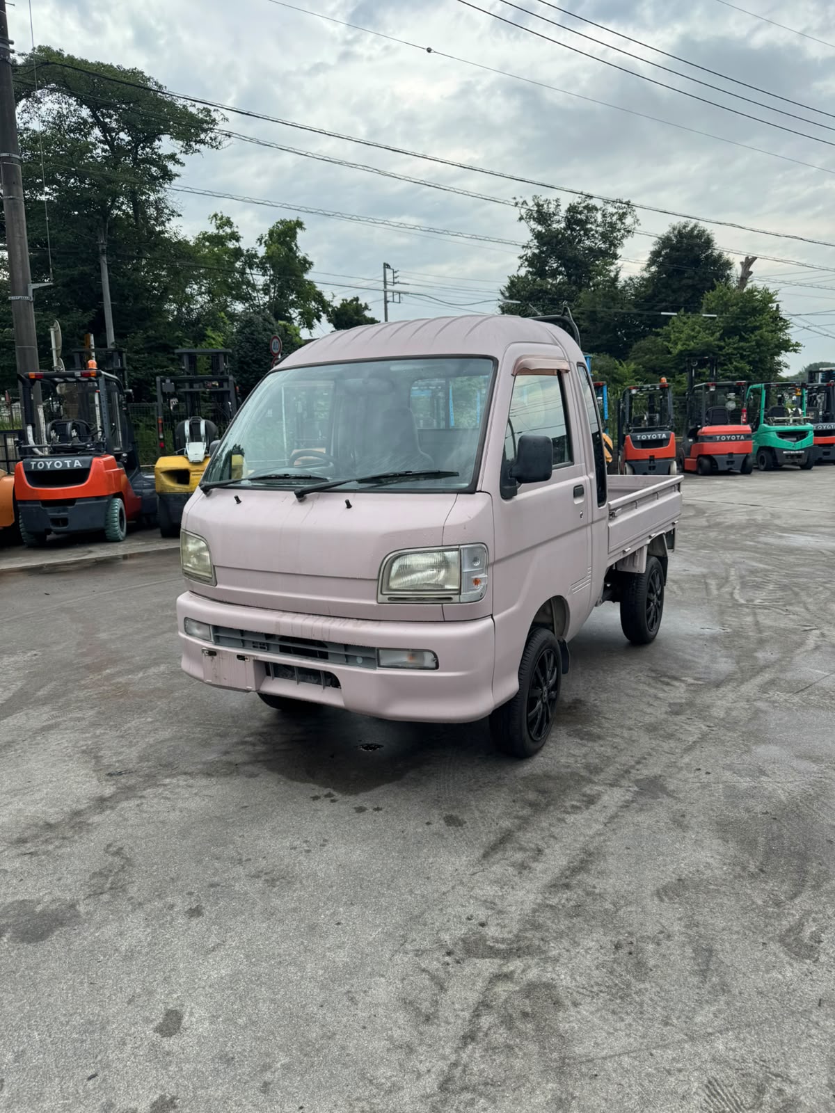 Pink 2001 Daihatsu Hijet Jumbo 4x2 A/T kei truck, photo 1 of 12