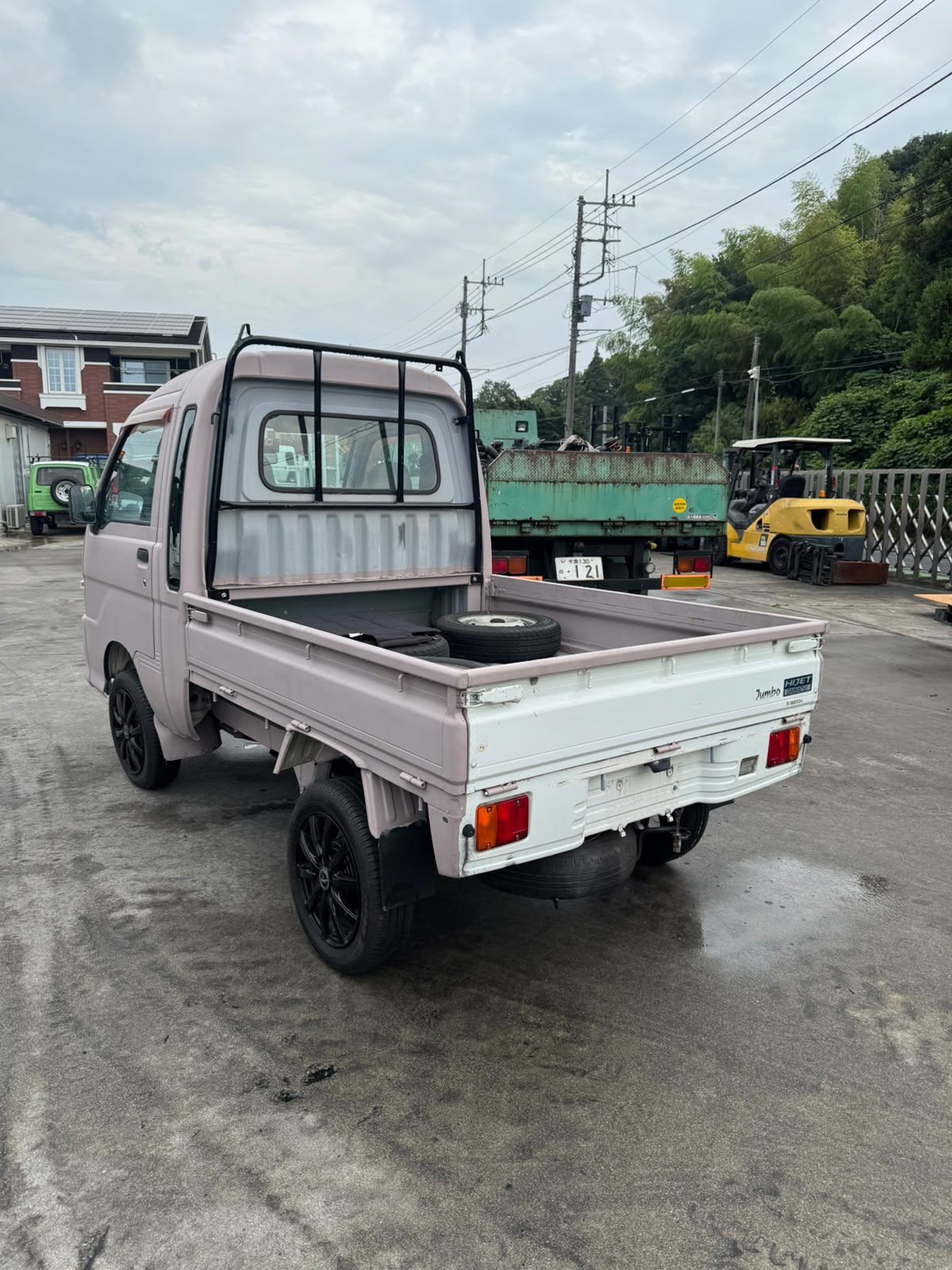 Pink 2001 Daihatsu Hijet Jumbo 4x2 A/T kei truck, photo 4 of 12
