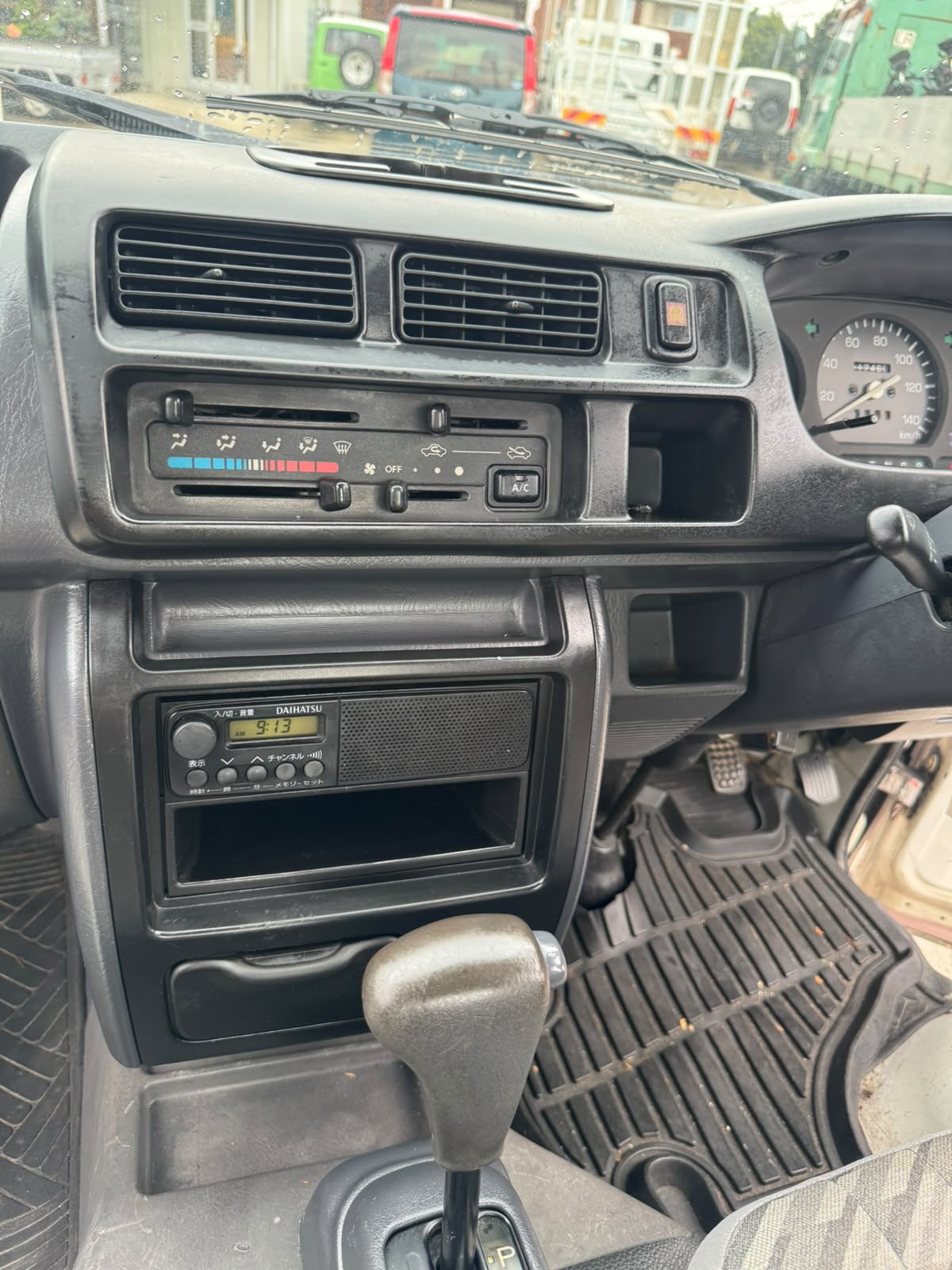 Pink 2001 Daihatsu Hijet Jumbo 4x2 A/T kei truck, photo 9 of 12
