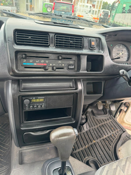 Pink 2001 Daihatsu Hijet Jumbo 4x2 A/T kei truck, photo 9 of 12