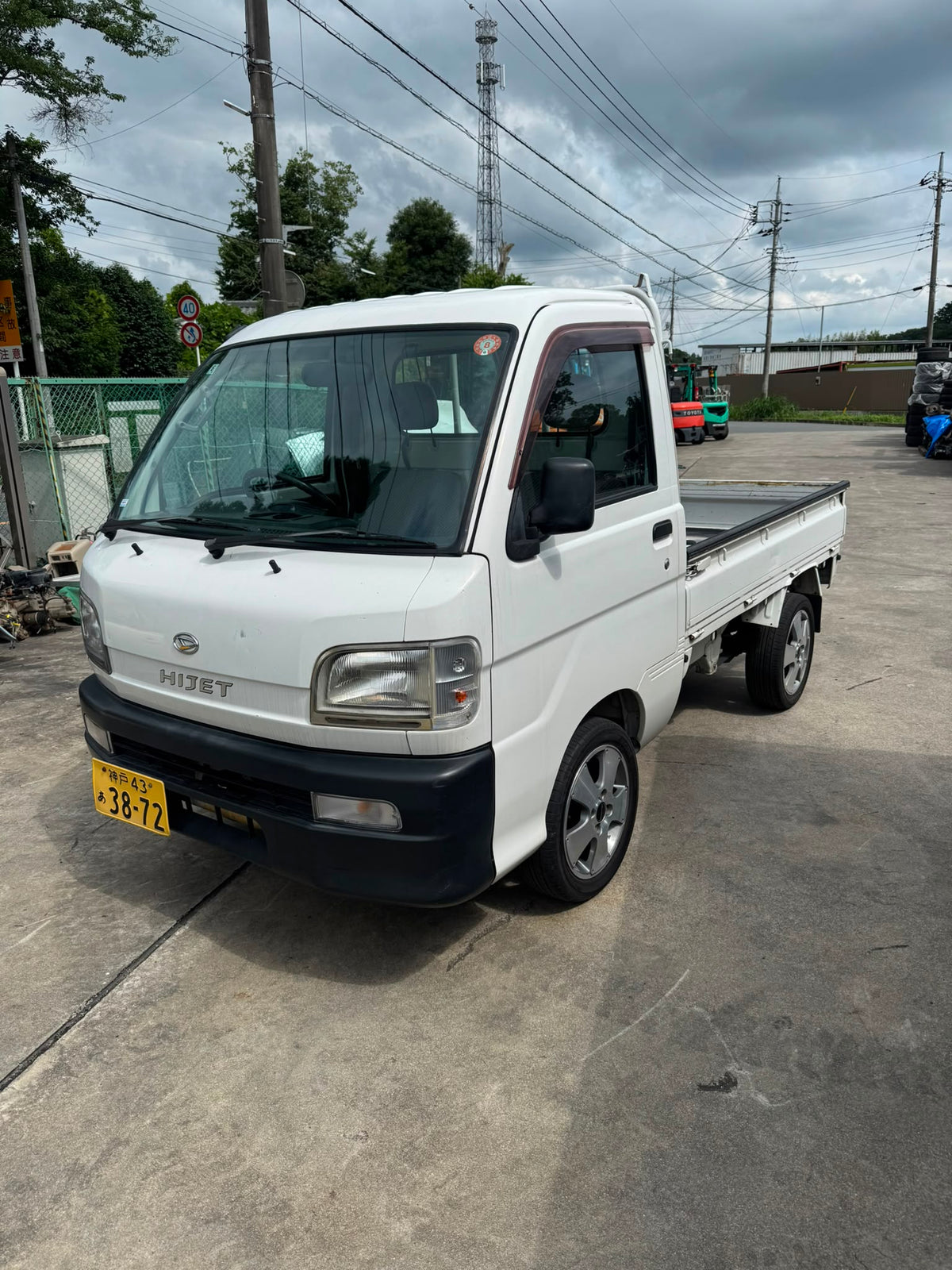White 1999 Daihatsu Hijet 4x4 kei truck, photo 2 of 14