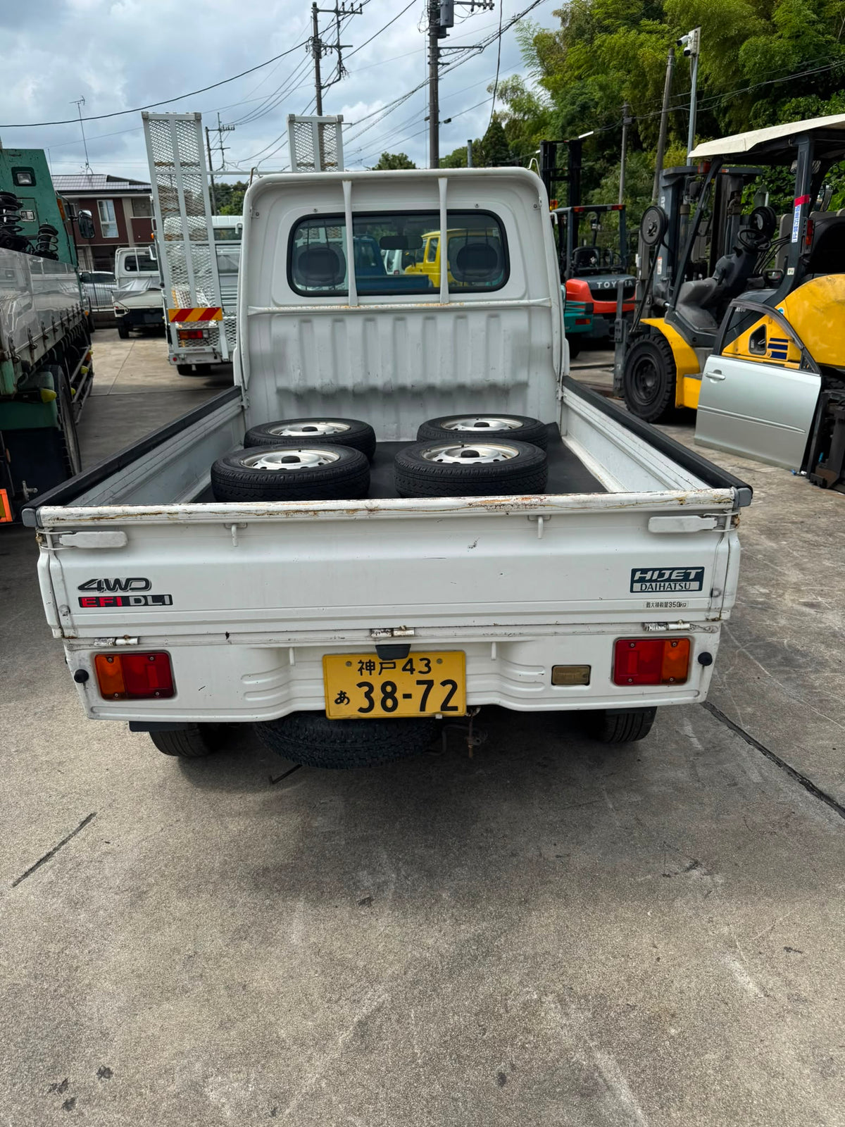 White 1999 Daihatsu Hijet 4x4 kei truck, photo 4 of 14