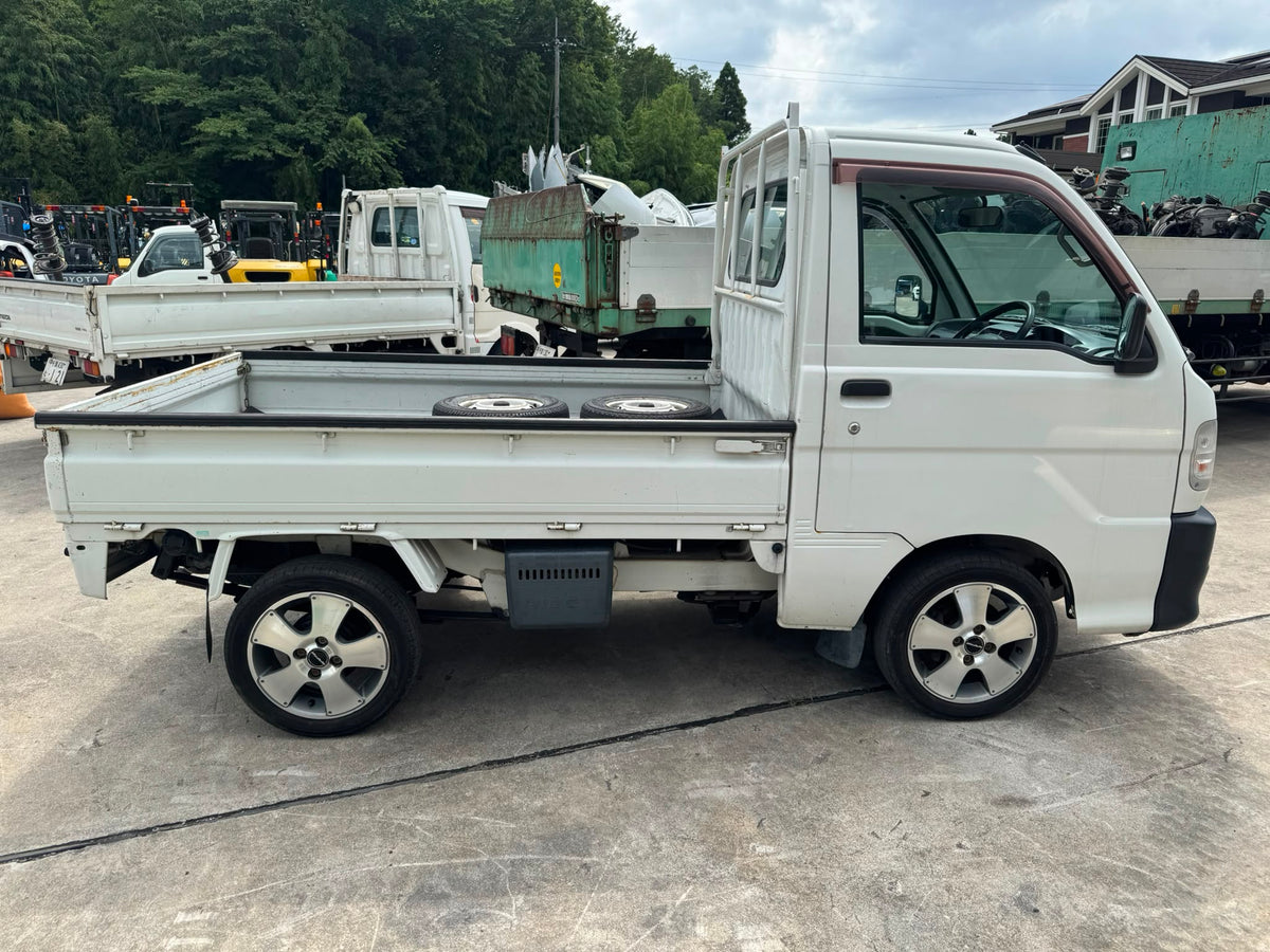 White 1999 Daihatsu Hijet 4x4 kei truck, photo 8 of 14