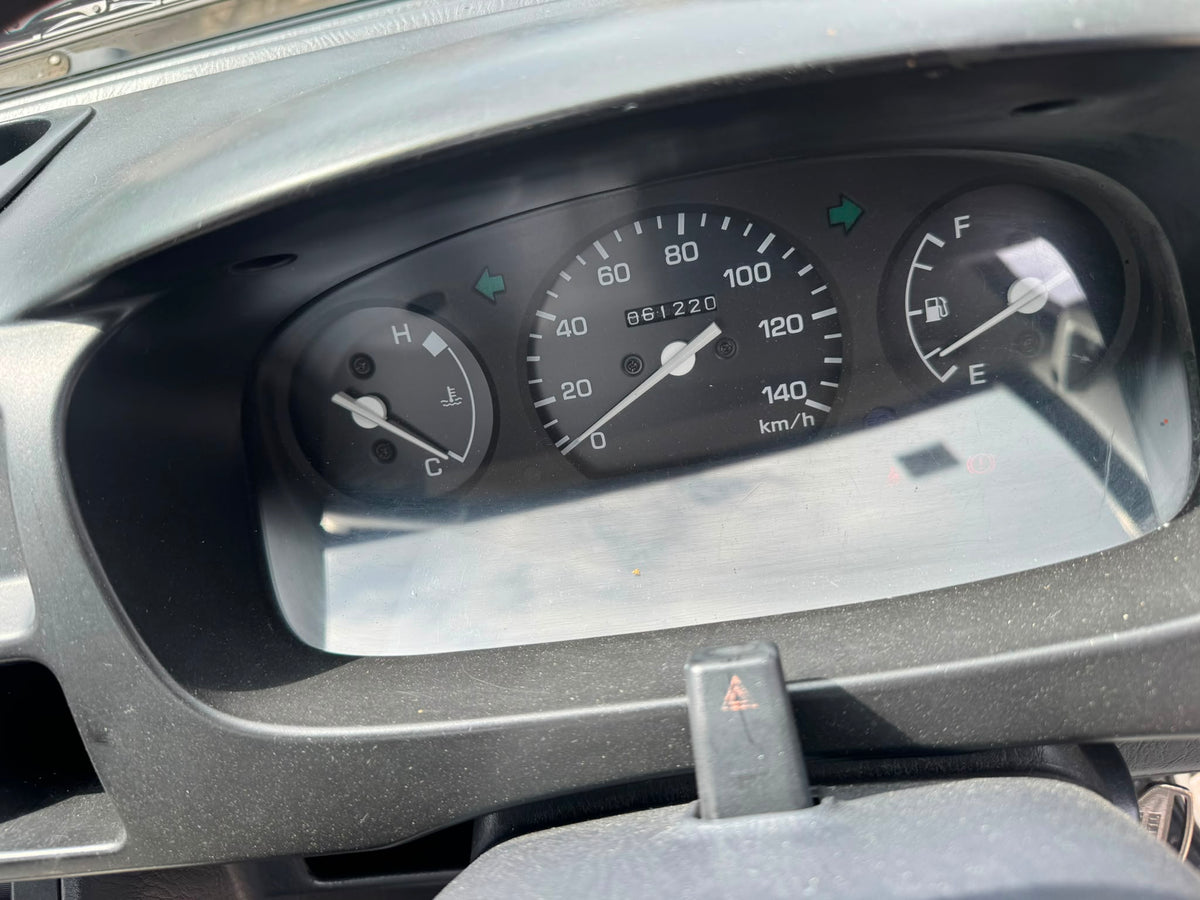 White 1999 Daihatsu Hijet 4x4 kei truck, photo 10 of 14