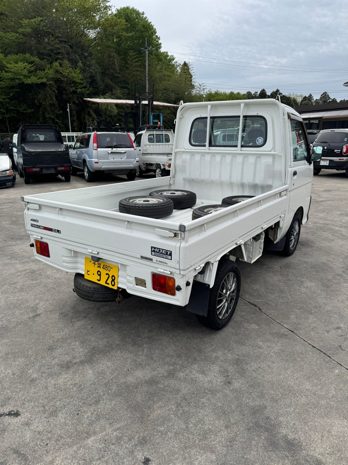 White 1999 Daihatsu Hijet 4x4 kei truck, photo 3 of 14