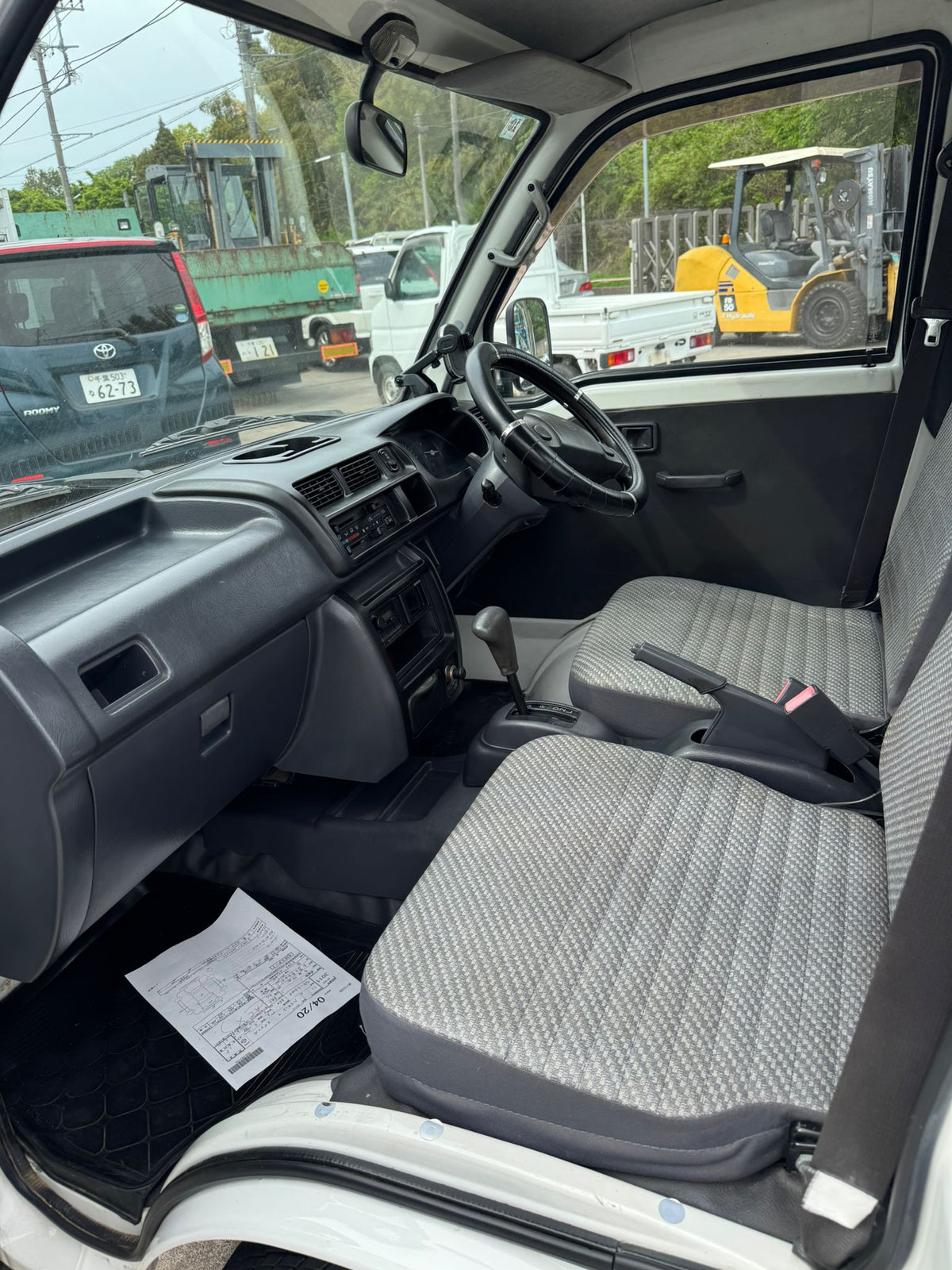 White 1999 Daihatsu Hijet 4x4 kei truck, photo 7 of 14