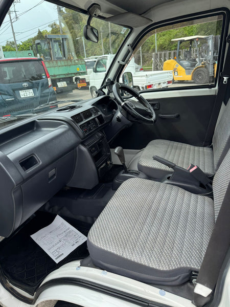 White 1999 Daihatsu Hijet 4x4 kei truck, photo 7 of 14