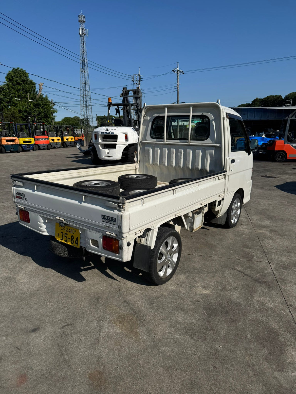 White 2000 Daihatsu Hijet 4x4 kei truck, photo 3 of 12