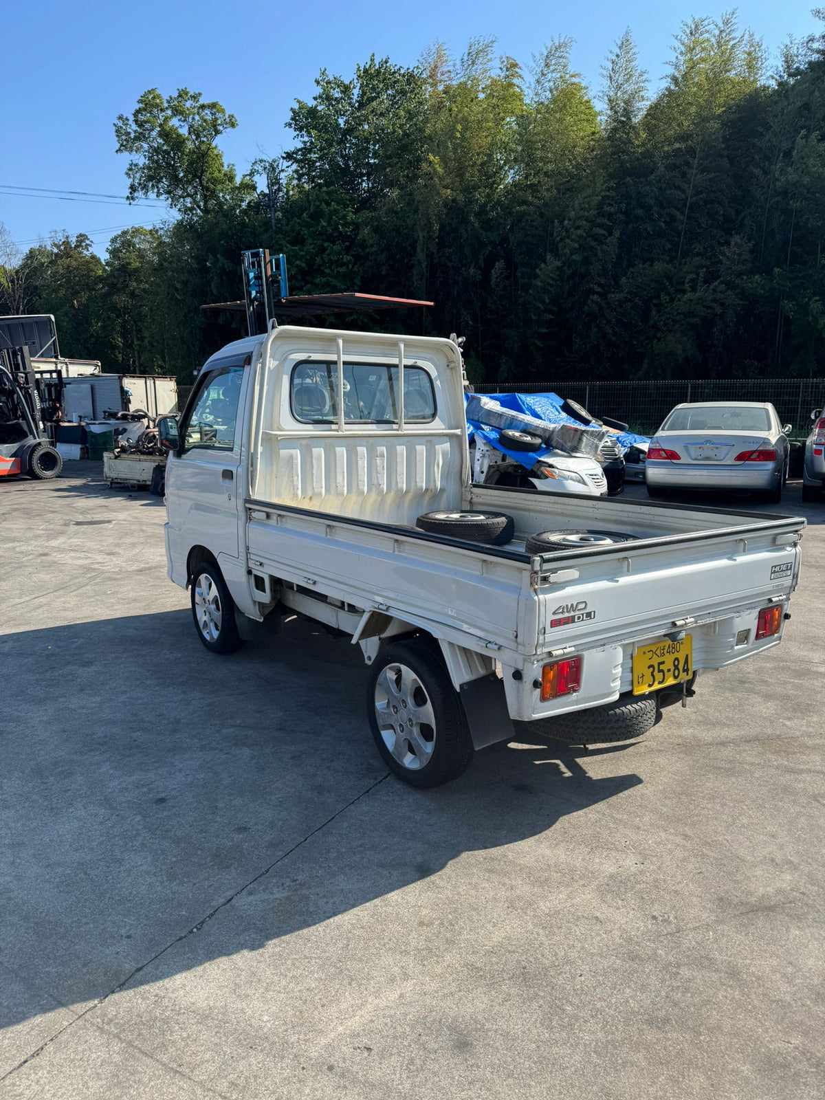 White 2000 Daihatsu Hijet 4x4 kei truck, photo 4 of 12