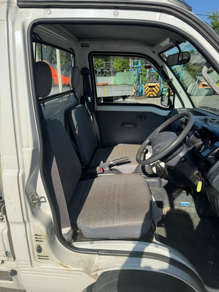White 2000 Daihatsu Hijet 4x4 kei truck, photo 7 of 12