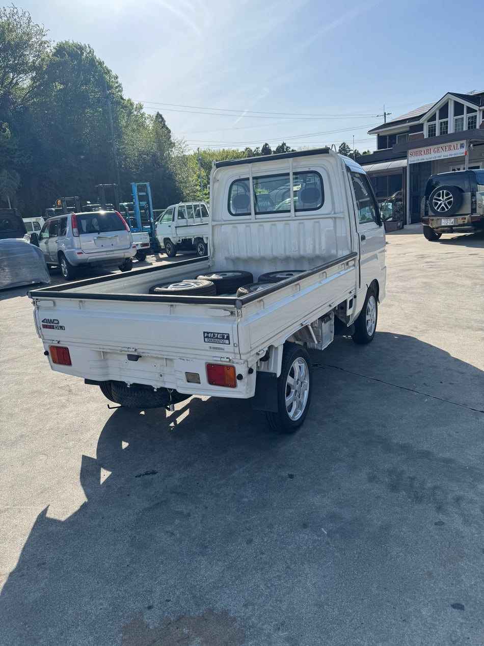 White 2000 Daihatsu Hijet 4x4 kei truck, photo 1 of 13